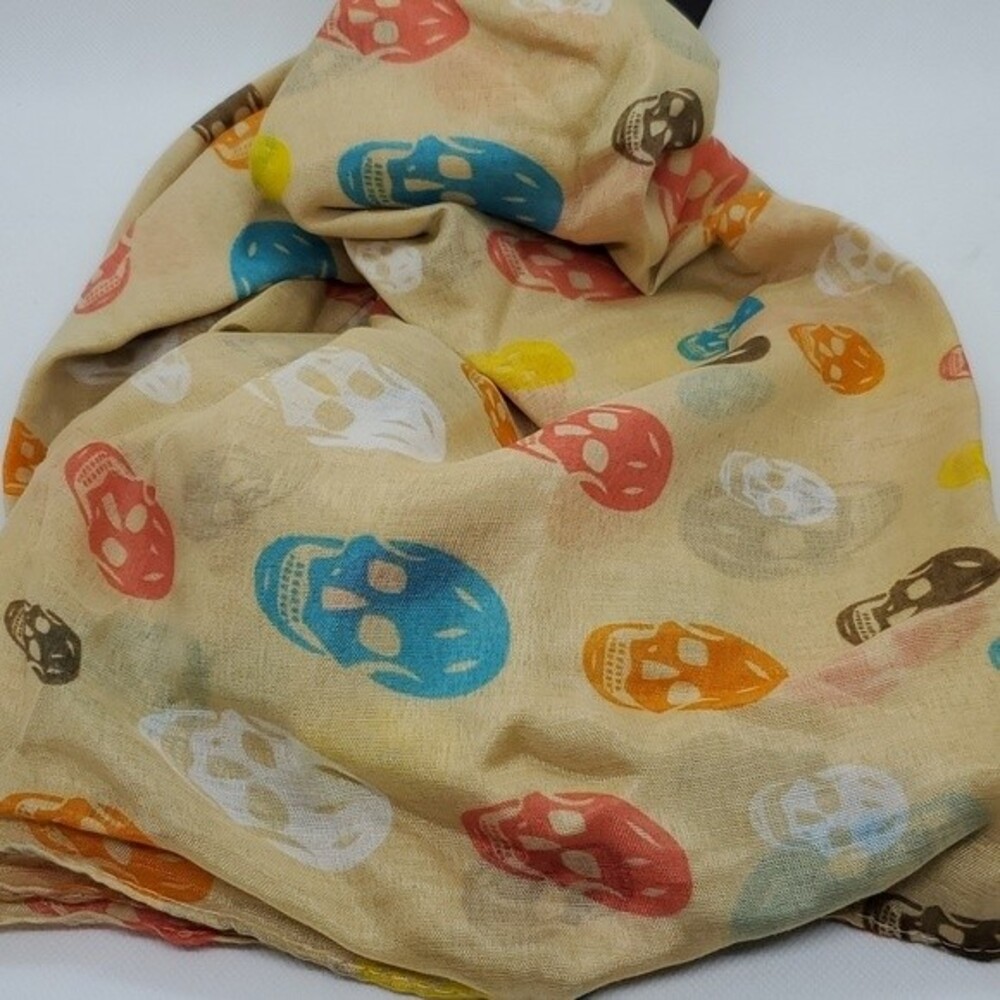 Skull Pattern Scarf - Picture 3 of 4